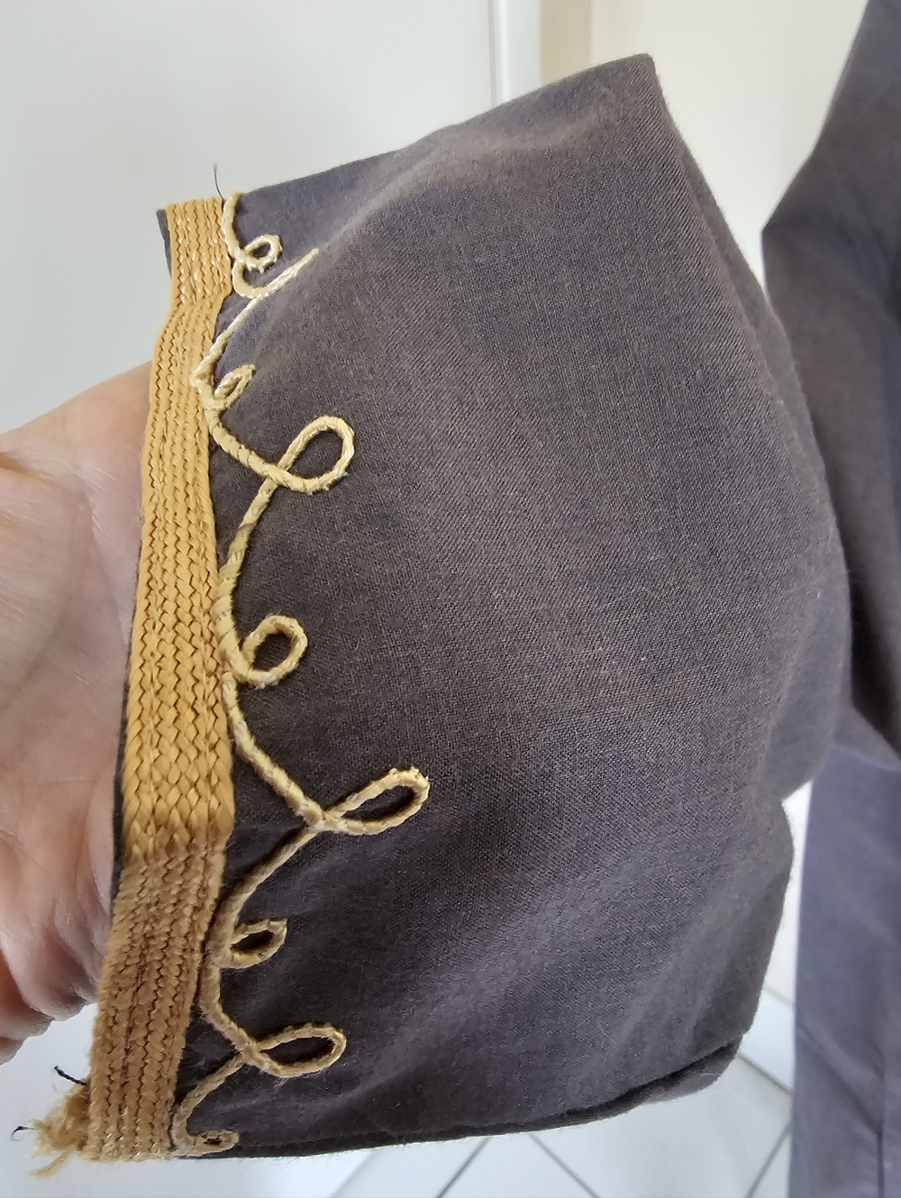 VINTAGE EMBROIDERED CAFTAN - Picture 4 of 15